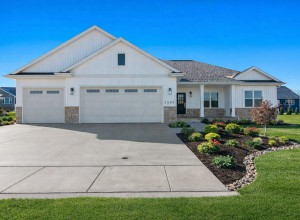 Detrie Builders - Hawk Ledge Cir 1. Front